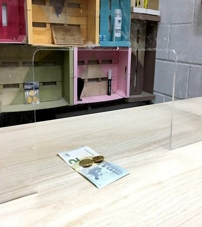 mampara de proteccion Mejorada del Campo